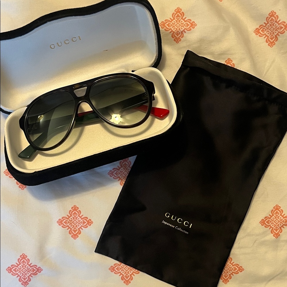 Gucci Black and Green Aviator Sunglasses